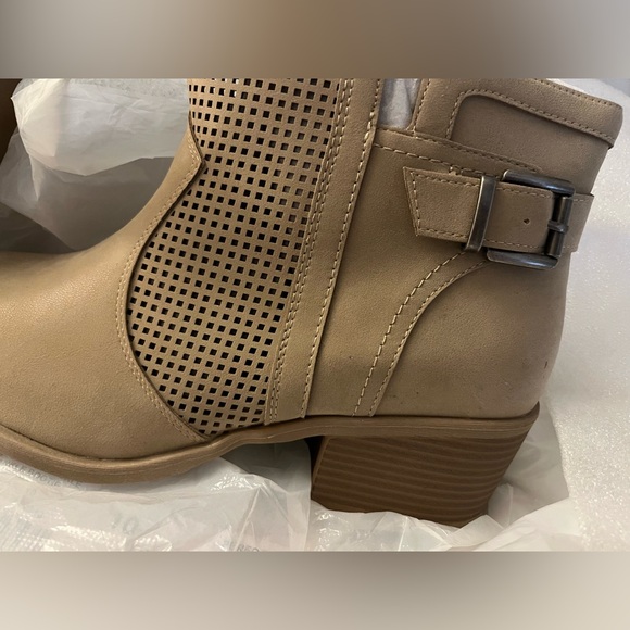 Torrid ankle boots (oatmeal) size 10W NWT - Picture 5 of 8